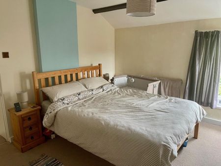 4 bedroom House To Let - Photo 5