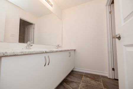 For Lease - 45 Tamworth Terrace, Barrie, Ontario - Photo 4