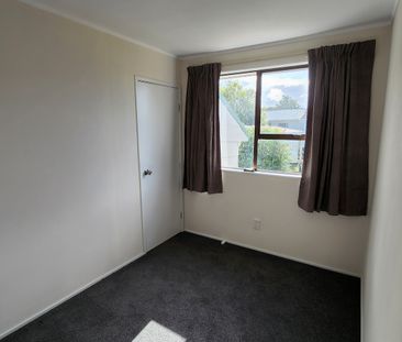 Desirable 3-bedroom home - Photo 5