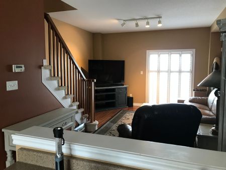 For Lease - 15 CHAPMAN Lane, Hamilton, Ontario - Photo 3