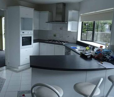 4 Bedroom Sunny House in Johnsonville - Photo 3