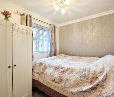 Pear Tree Road, Addlestone, Surrey, KT15 - Photo 2