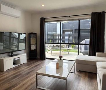 Stunning Three Bedroom in Sought After Queenwood - Photo 3