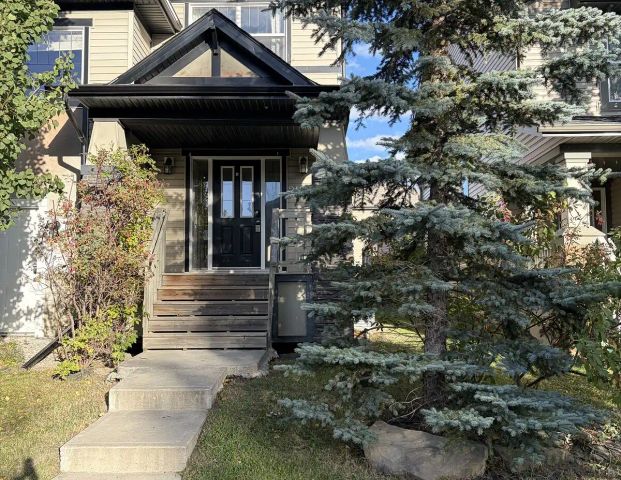 3BDR MAIN FLOOR | 2-STOREY DUPLEX | DOUBLE GARAGE | $2,100 — 3 Bedrooms Main Floor - Photo 1