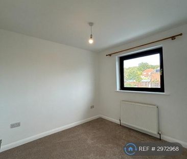 3 bedroom semi-detached house to rent - Photo 2