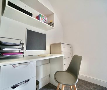 21 Fron Square - Photo 2