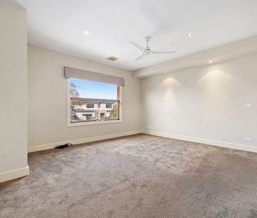4 Bedroom Family Home with All Year Al-fresco Area! - Photo 6