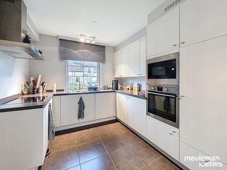 Lichtrijke woning met inpandige garage - Foto 4