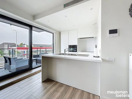 Lichtrijk appartement met terras en autostaanplaats - Foto 2