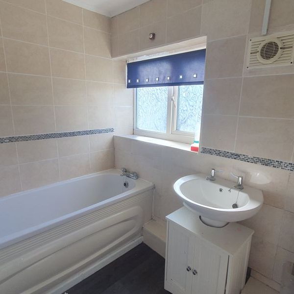 Queens Way, Atherstone - Photo 1