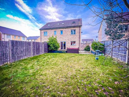 3 bedroom semi-detached house to rent - Photo 4