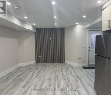 18 OBSERVATORY CRESCENT - Photo 1