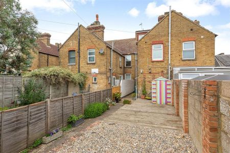 3 bedroom terraced house to rent - Photo 5