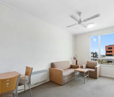 Furnished apartment on vibrant Lygon Street - Photo 6