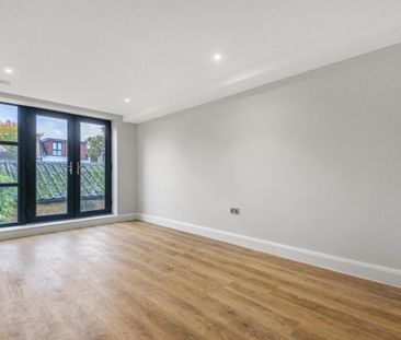 South Road, Weybridge, Surrey, KT13 - Photo 1