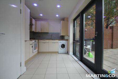 4 bedroom townhouse to rent - Photo 4