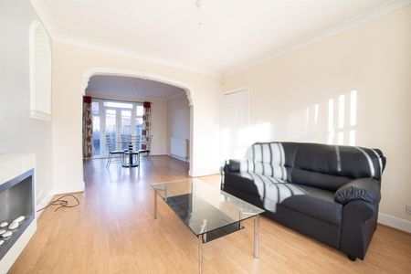 3 bed semi-detached house to rent in Coast Road, High Heaton, NE7 - Photo 4