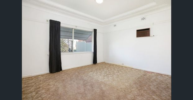 Three Bedroom Neat Home Available - Photo 1