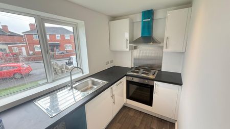 Fullerton Crescent, Rotherham, Thrybergh - Photo 3