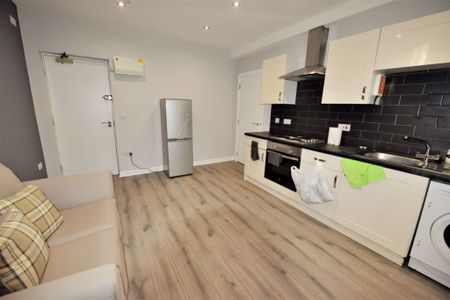 1 bedroom Apartment in Midland Road, Leeds - Photo 3