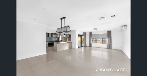 Beautifully Presented 4-Bedroom Home in Cranbourne! - Photo 1
