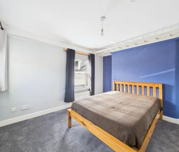 2 bedroom end of terrace house to rent - Photo 5