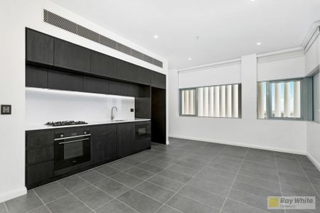 Contemporary City Living with Panoramic Views ! - Photo 3