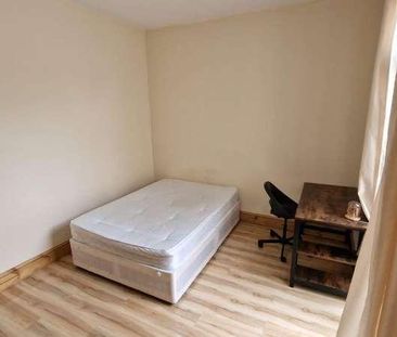 Double Room Kensington Garden, Ilford Essex, IG1 - Photo 3