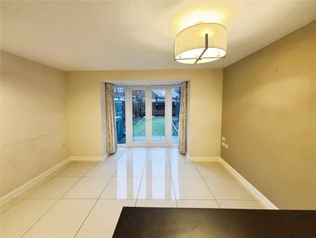 4 bedroom semi-detached house to rent - Photo 2