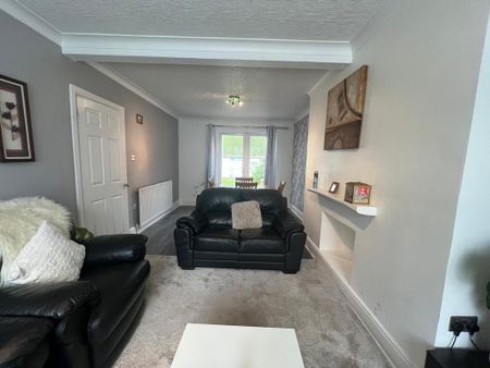 3 bedroom semi-detached house to rent - Photo 3