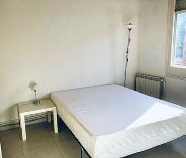 Piso de alquiler en Centre - Barri Vell - Photo 2