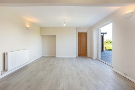 4 bedroom detached house to rent - Photo 2