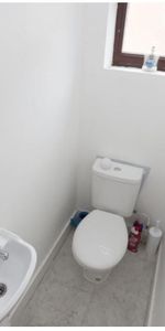 Room in a Shared House, Campbell Avenue, IG6 - Photo 3