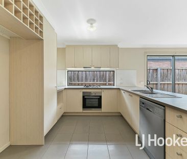 Devine Home On Devine Drive! - Photo 3