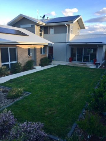 Impressive 4 bedroom home in Googong - Photo 2