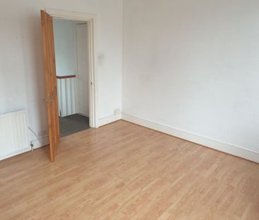 Room in a Shared House, Lichfield Road, E6 - Photo 4