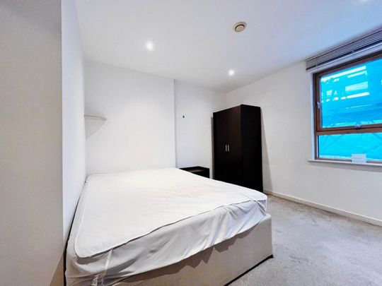 2 bedroom Flat To Let - Photo 1