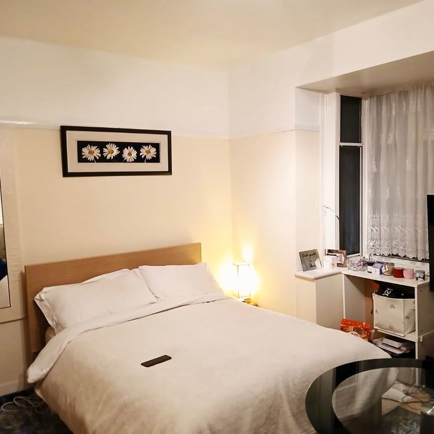 Room in a Shared House, North Circular Road, NW10 - Photo 2