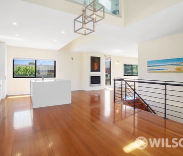 Stylish Mixed-Use Residence with City Views & Versatile Home Office... - Photo 4