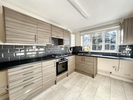 3 bedroom semi-detached house to rent - Photo 5