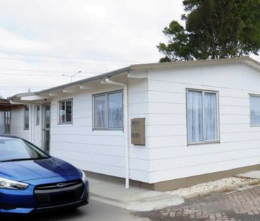 Beautifully Renovated 3-Bedroom Home - Convenient and comfortable l... - Photo 2