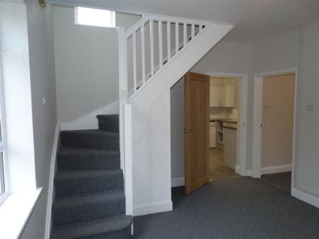 3 bedroom semi-detached house to rent - Photo 2