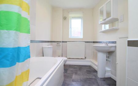 Well presented two bedroom modern apartment set in Horfield within easy reach of the MOD, Airbus, Filton Parkway and the City Centre. - Photo 2