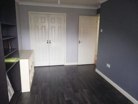 4 bedroom detached house to rent - Photo 4