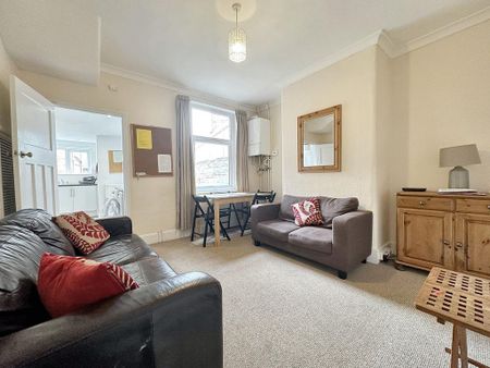 4 bedroom terraced house to rent - Photo 4