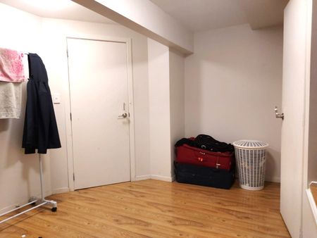HILLSBOROUGH, 2 BEDROOMS - Photo 2