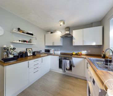 2 bedroom terraced house to rent - Photo 4