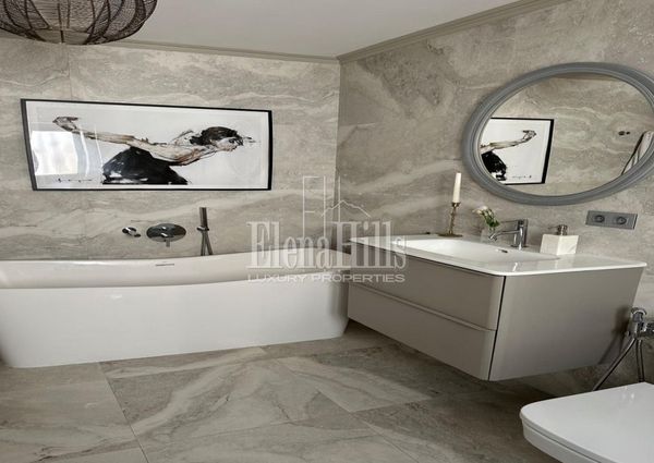 Beautiful townhouse with sea views in a quiet and green area in Altea, Alicante.