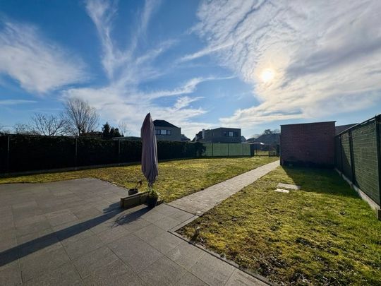 RECENTE VILLA MET DRIE SLAAPKAMERS - TERRAS - TUIN - GARAGE EN TUINHUIS - Photo 1