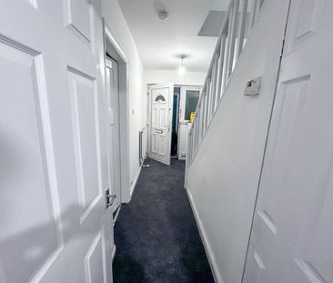 3 Bedroom House To Let - B69 - Photo 3